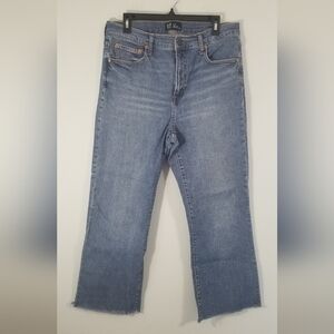 GAP Jean's. High Rise Vintage Flair. Medium Wash. Size Large 12/31R. Inseam: 26"